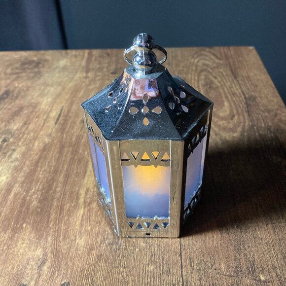Silver Battery-Powered Mini Plastic Lantern with Yellow LED Starlight Inside - Picture 4 of 6